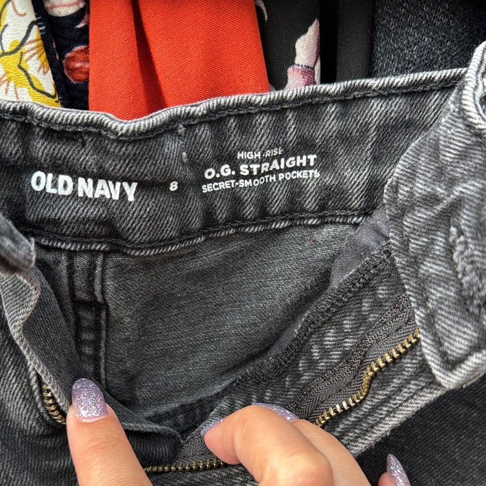 Old Navy Women's Black Denim Shorts - Picture 2 of 3